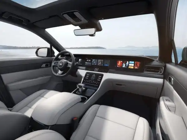 理想one汽车大空间智能座舱分配更合理,更多幸福里程