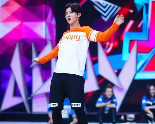 快乐大本营,综艺节目,鹿晗,杨幂,何炅,剧照壁纸,人物,壁纸《快乐