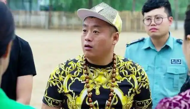 没有什么技术的他,甚至做过人力三轮车夫,吃了不少的苦