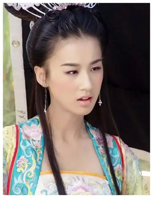 黄圣依十个古装扮相,个个惊艳,不愧是与刘亦菲杨幂并列的花旦