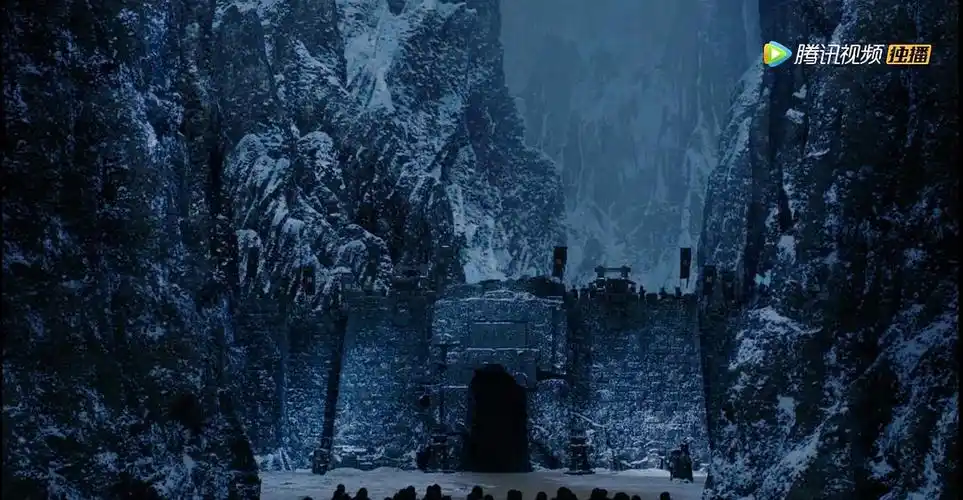 斛珠夫人第14集战争场景借鉴了指环王2圣盔谷之战部分构图