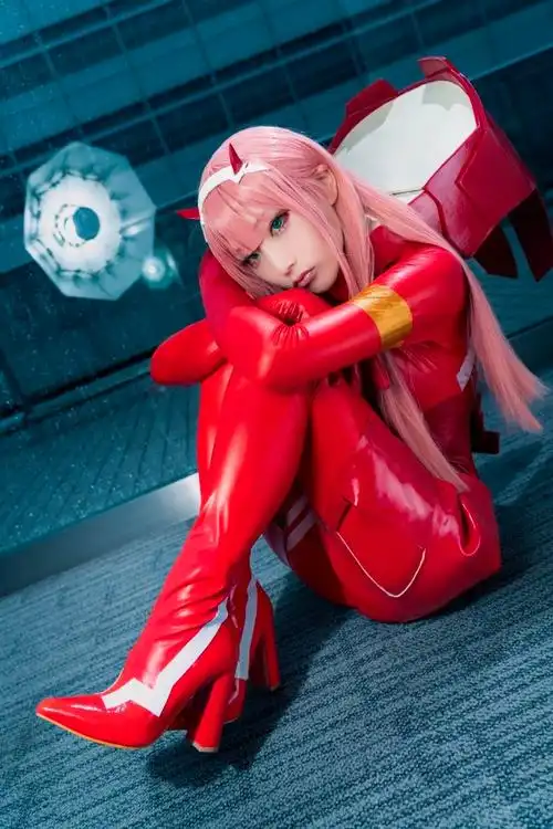 日本美女cos《犬夜叉》珊瑚图赏 穿紧身胶衣秀好身材