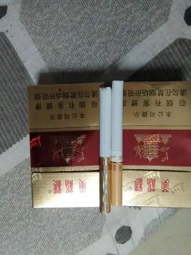 这种黄鹤楼(硬红)有两种不同烟嘴的吗?