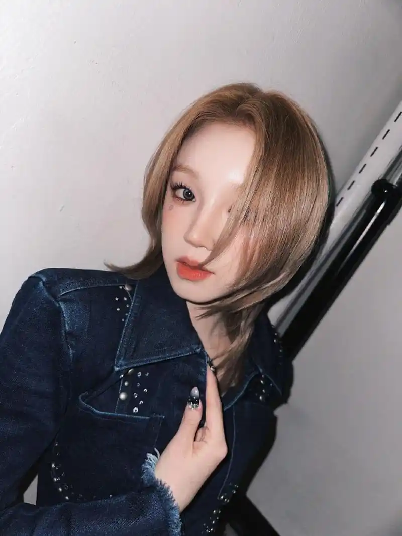 短发牛仔且酷飒的宋雨琦