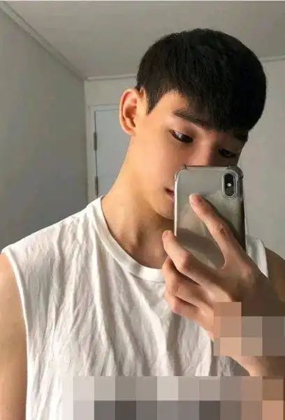 中学生剪的斜刘海发型初中男生短头发造型