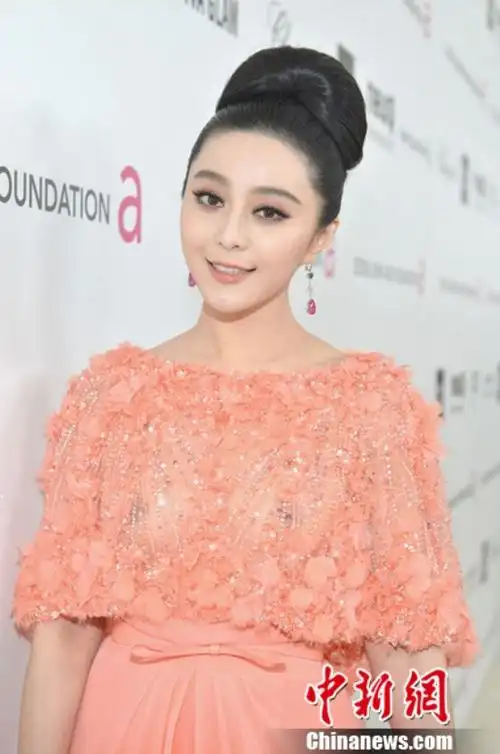 范冰冰透视装亮相奥斯卡 范冰冰身穿橘色长裙疑似透视露点(3)