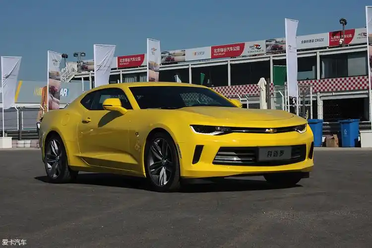 大黄蜂再变身实拍第六代雪佛兰科迈罗