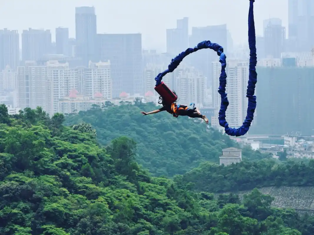 广州白云山蹦极_蹦极_白云山风景名胜区_回弹_摄影师_出行_去处