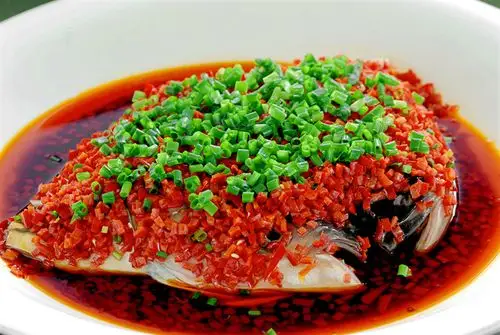 湘菜代表菜——剁椒鱼头