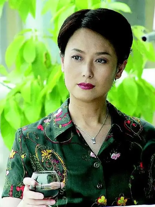 60岁的湛江美女左翎因情满珠江而红遍全广东从年轻美到老