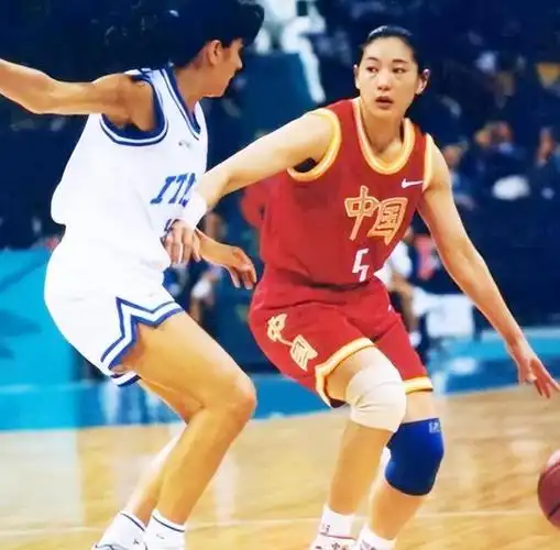 女篮名将李昕:与巩晓彬分手后嫁高知,离异后单身至今