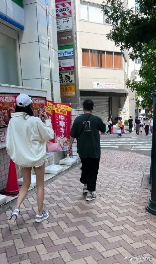 鹿晗关晓彤日本甜蜜约会,两人已经在一起6年,甜蜜恩爱未减