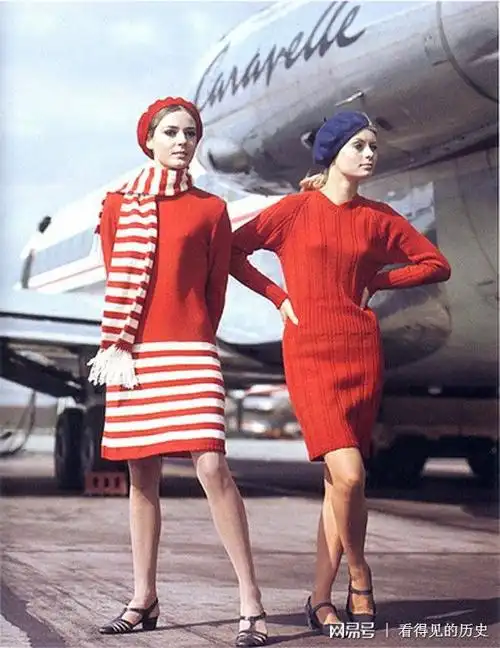 60年代的空姐迷人的制服和模特有一比