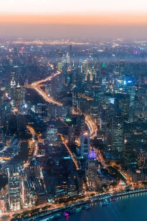 从高空感受上海的美,俯瞰属于这座城市的颜色.