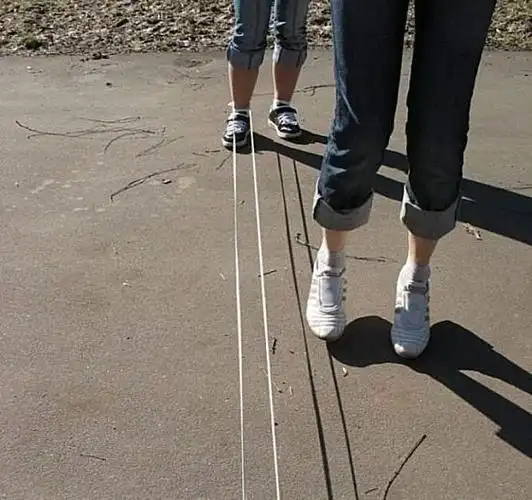 当年,我也是跳皮筋高手,尤其擅长三人绷得皮筋,哈哈 - 蘑菇街