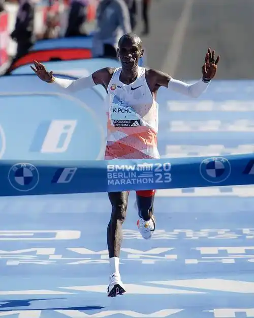 基普乔格同款nike世界纪录跑鞋即将登场