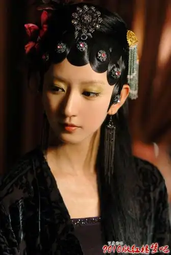 新红楼梦里秦可卿还是不错的