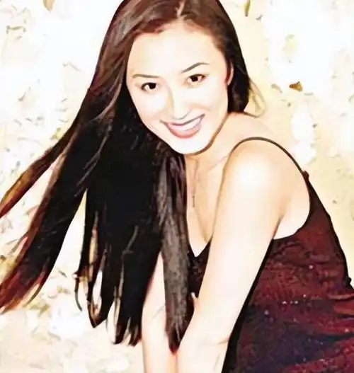 影迷霍凡嫁大12岁张丰毅结婚28年没孩子她在追求什么