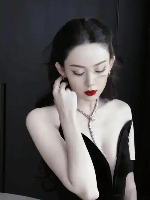 古力娜扎写真,人间极品的女神,性感美貌与才华的完美融合!