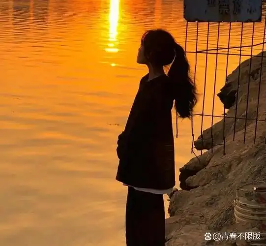 超级好看的日出美女头像