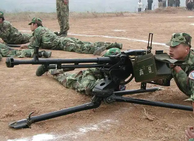 7mm高射机枪基础上改进成,主要改进之处是取消了枪管上的散热片,增加