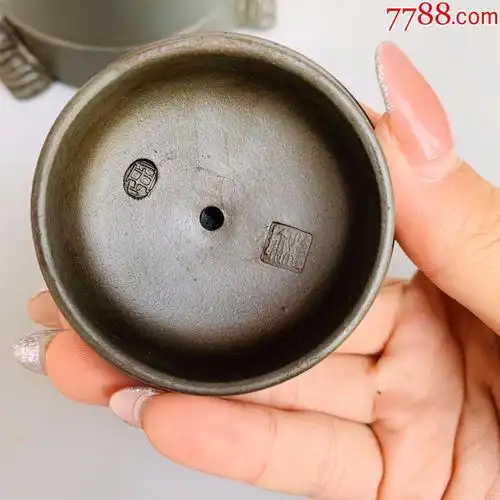 周桂珍制泥绘兽盖紫砂壶