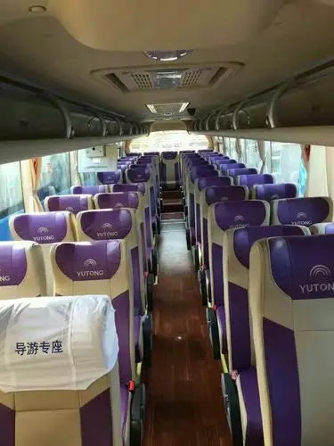 本公司提供15-17座全顺,19-21-23座考斯特,33-37-53座豪华大巴,营运