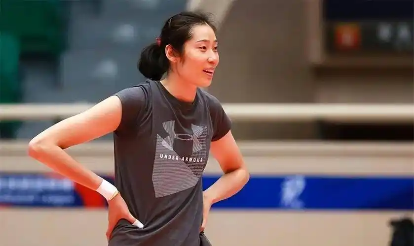 原创朱婷家庭现状父母不再务农5姐妹感情很深厚