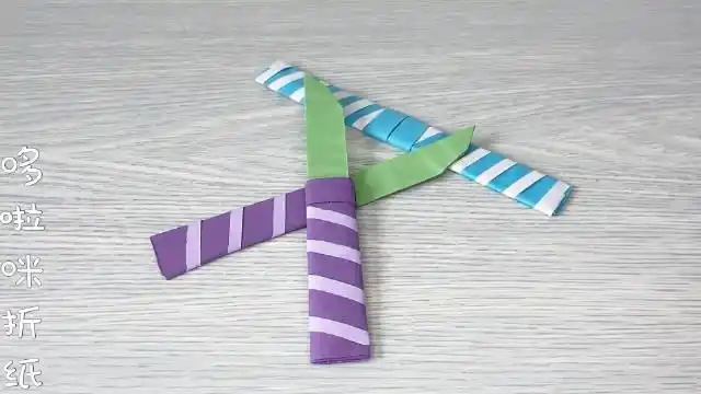 帅气无敌双刀折纸 隐藏双刀 简单有趣的手工. 来自哆啦咪折纸 - 微博