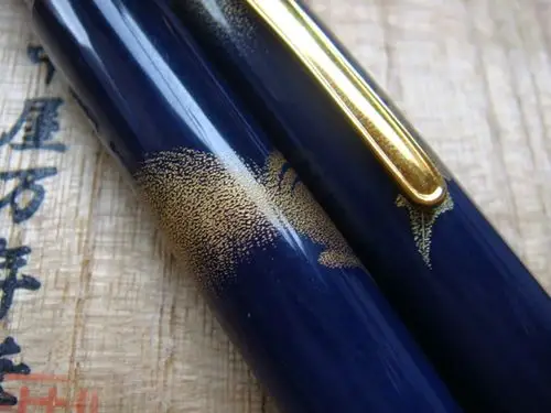 请注意: 此钢笔原厂未附赠笔夹及maki-e 吸墨器,本商品有附赠两项加购