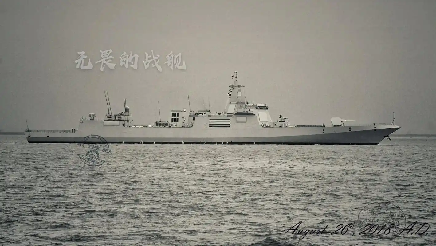 055万吨新驱01舰首次出海试验新照劈波斩浪高速前进