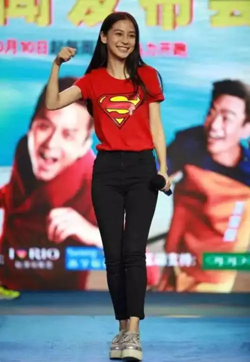 假胯宽也是一种典型的交叉综合征,由走路姿势内八,坐姿夹腿等后天原因