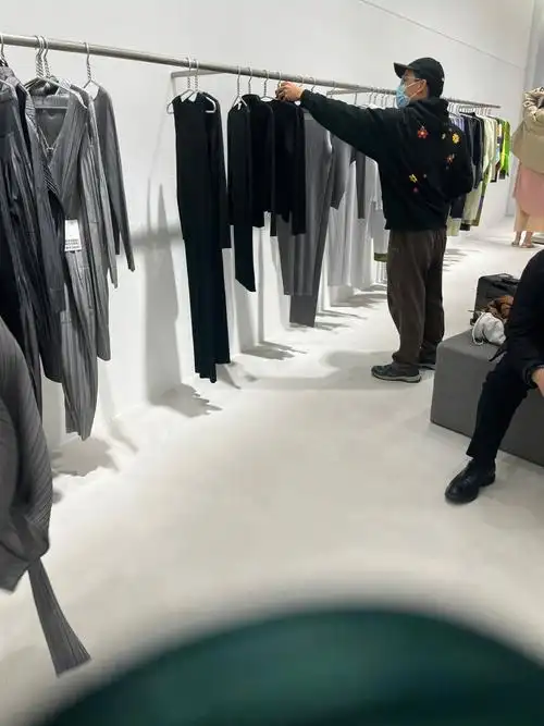 广州终于有三宅一生专柜了