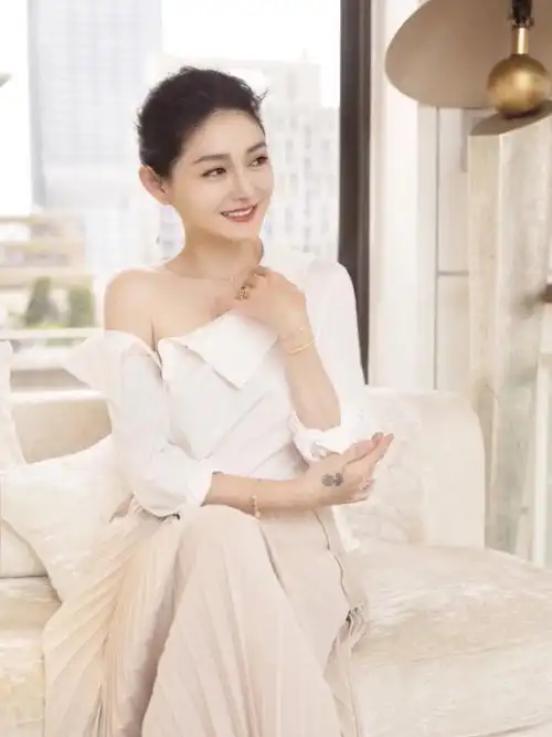 年过40,有生了两个孩子的大s是如何保持得住幼态感?