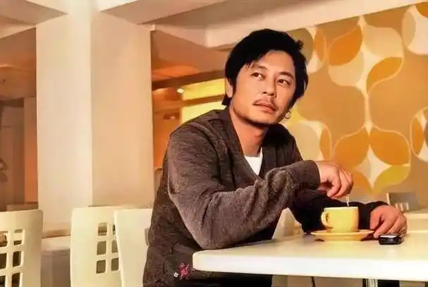 王杰曾为试探女友真心5000元大餐后说忘带钱包结果付出代价