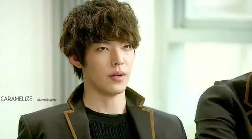 (         ),本名"金贤中",1989年7月16日出生于韩国首尔,韩国演员