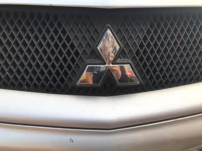 汽车车标,对称美学,让人过目不忘