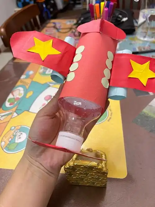 明天可以交作业了7015#幼儿园手工  #手工飞机  #饮料瓶飞机