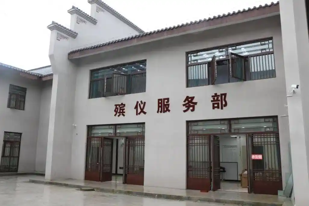 故事:殡仪馆烧尸人:一具遗体最少卖八千块,年轻的卖得更贵