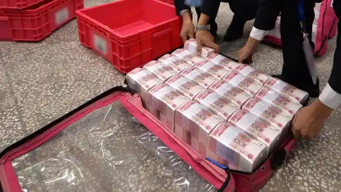 200万现金藏水缸发霉!这个三亚"红人"受贿细节披露