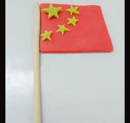 "我爱五星红旗"——宝昌幼儿园中班彩泥社团