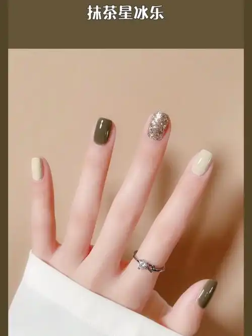 清新简约跳色甲_简约风_美甲_上海攻略_美甲分享_美妆_美甲