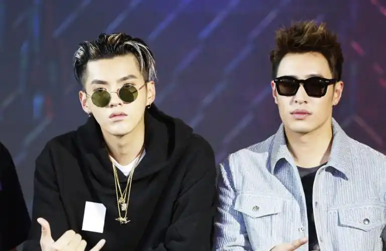 吴亦凡回应发胖原因,称潘玮柏觉得他很瘦,网友:太天真了!