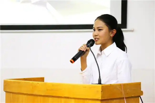 3.选手上台演讲