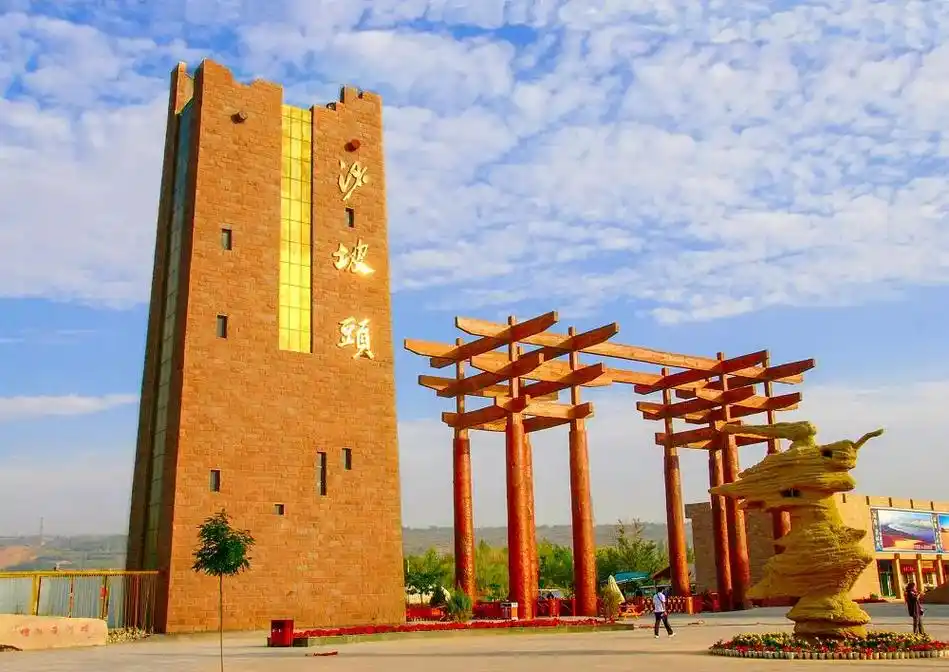 宁夏沙坡头景区一瞥 .宁夏沙坡头旅游景区位于中卫市城西16公 - 抖音