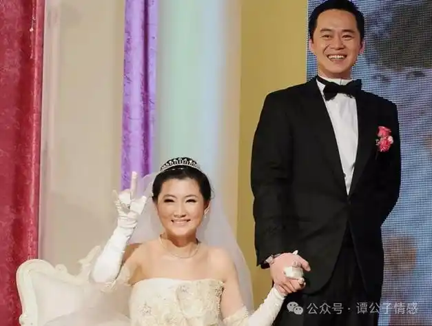 因意外毁容被前夫嫌"想吐",现与小7岁男友未婚生子|张承中|田馥甄|陈