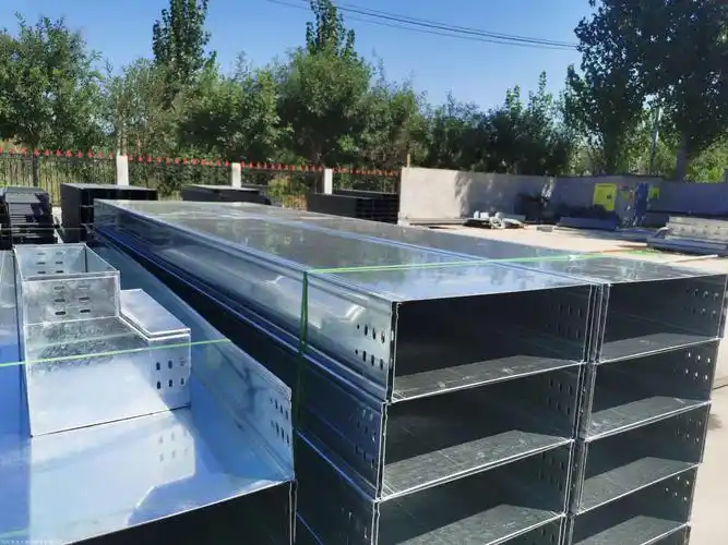 镀锌电缆桥架安装在单层机动车道内,采用槽钢或具有相应的规格,规格和