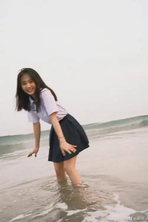 邢菲校服造型##邢菲海边氛围感写真##邢菲学院风海边写真