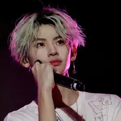 小鬼王琳凯手头像