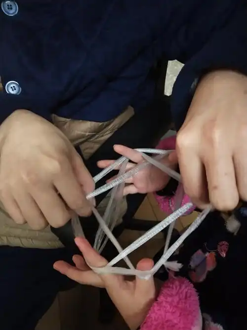 亲子益智游戏----翻花绳